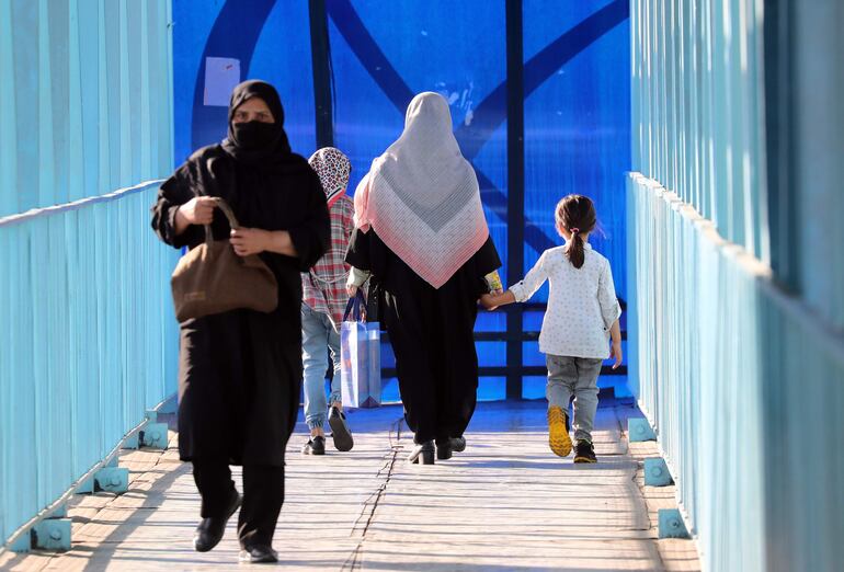 Irán prohíbe la enseñanza de idiomas extranjeros a los niños en guarderías y colegios