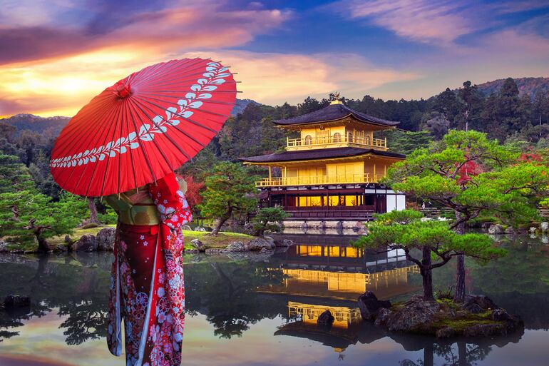 Pabellón dorado. Templo Kinkakuji en Kioto, Japón.