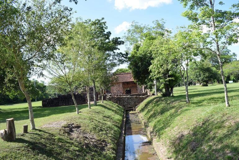 Lo que quedó de la fábrica de fundición de hierro, ubicada en el parque nacional La Rosada de Ybycuí.