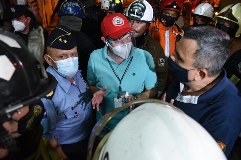 El fiscal Giovanni Grisetti, quien intervino como agente del Sector 1 de Asunción, conformará el equipo de trabajo con otros seis fiscales. En la foto, al ingresar anoche a la cárcel de Tacumbú.