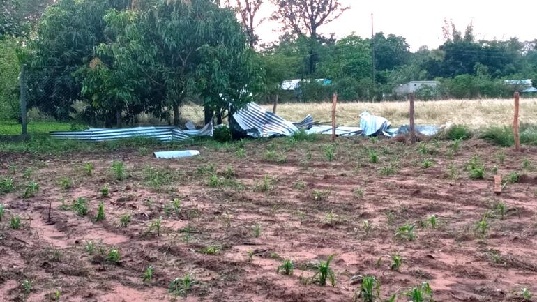 En Ybytymí varias familias fueron afectadas por el temporal.