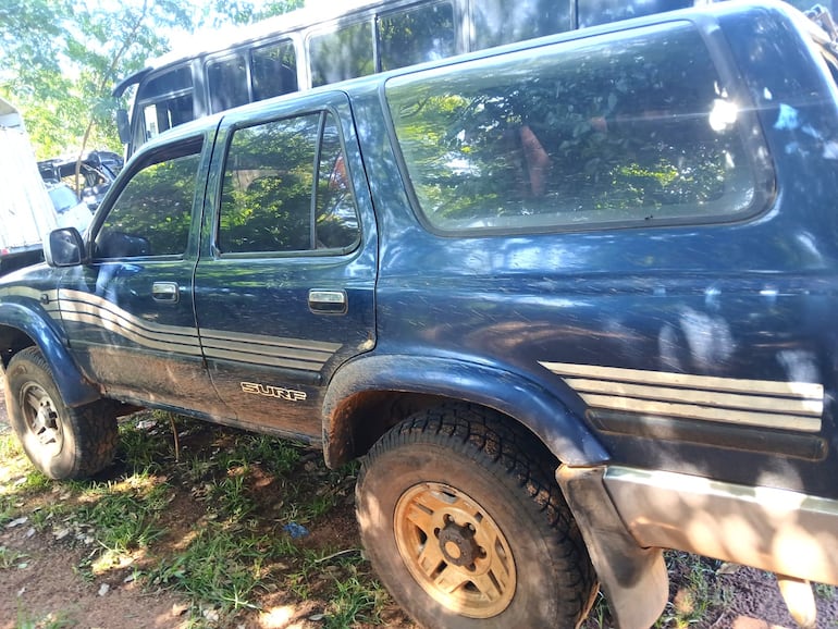 Camioneta incautada por los intervinientes de la Brigada Antiabigeato de Caapucú.