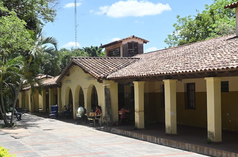 El Ministerio de Salud Pública y Bienestar Social planea trasladar a 25 de los 47 pacientes de larga estancia del "Neuro" a un albergue.