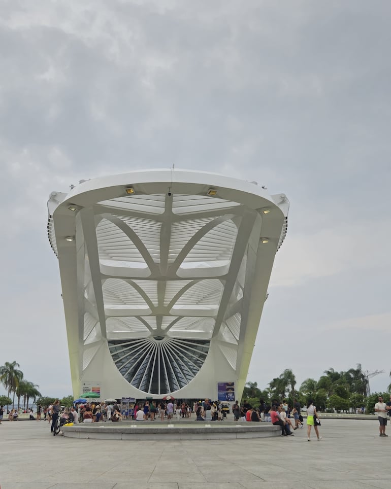 Vista del acceso principal del Museo del Mañana, en Río de Janeiro.