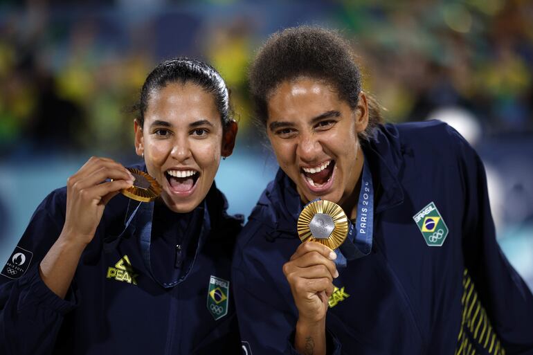 Ana Patricia Silva Ramos y Eduara Santos Lisboa  sumaron el segundo oro para el vóley playa femenino de Brasil tras el conseguido por Jacqueline Silva y Sandra Pires en el estreno del vóley playa como deporte olímpico en Atlanta 1996. 