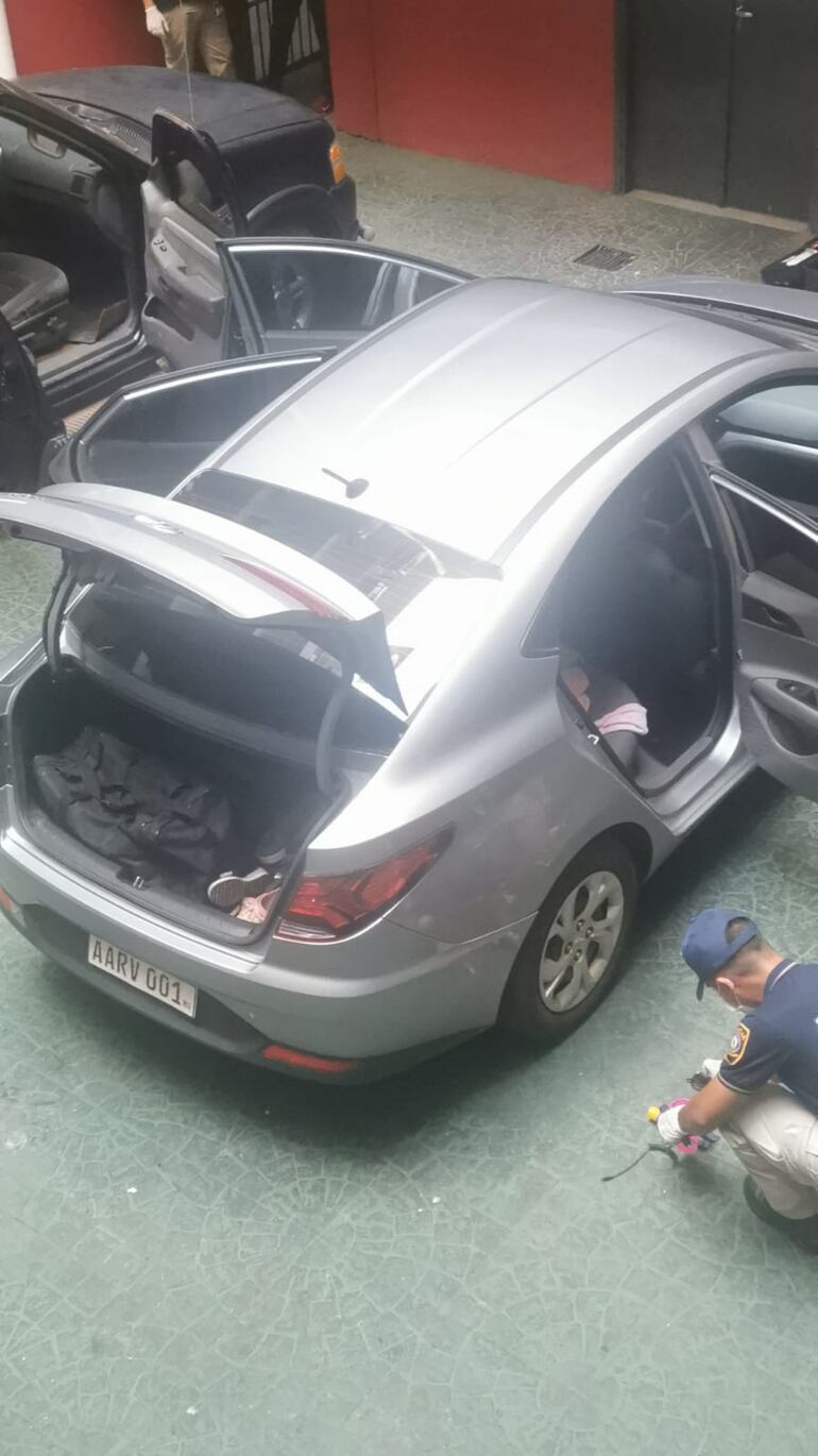 Hyundai Accent, de color gris iba a ser utilizado por los investigados para su fuga