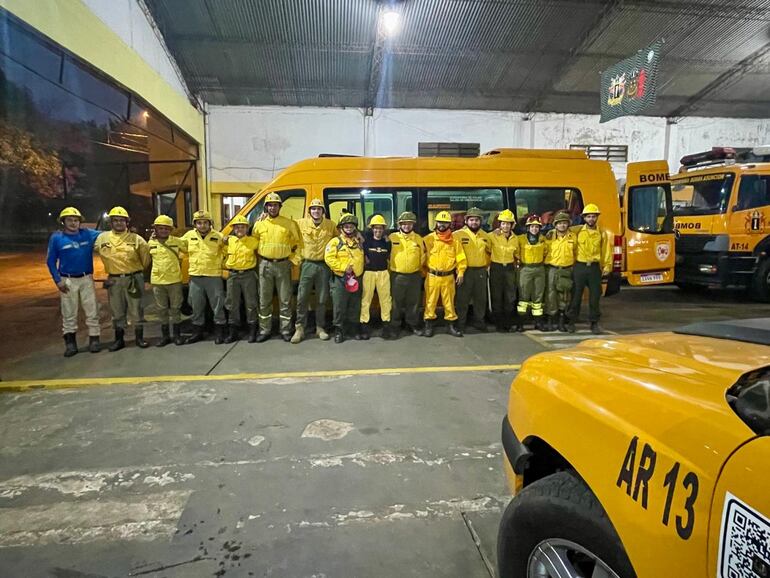 Bomberos voluntarios ya están en camino para combatir el fuego en el Parque Cerro Corá.