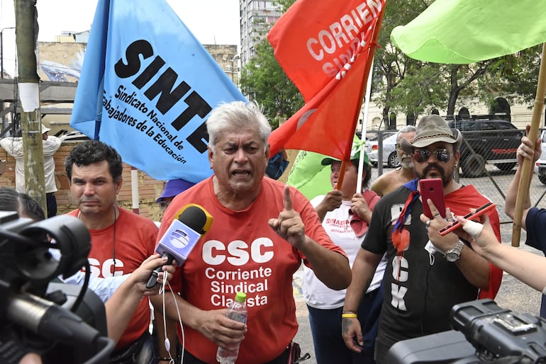 Manifestación en contra de la aprobación en la Cámara de Diputados de la ley que crea la Superintendencia de Pensiones y Jubilaciones.