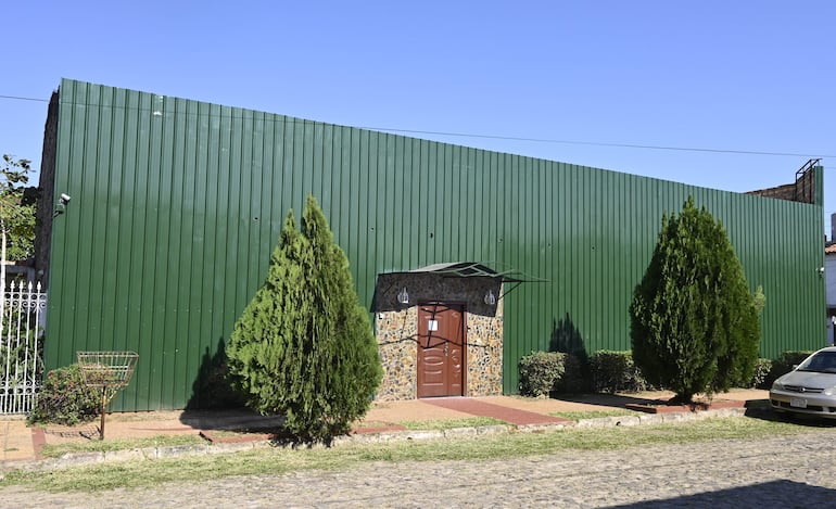 Fachada de la sede de la empresa iCrop SA, ubicada en la Santa Teresita esquina Palo Santo del barrio Loma Pyta de Asunción. Dicha sede no se reporta en registros públicos ni privados, tampoco en su página web.