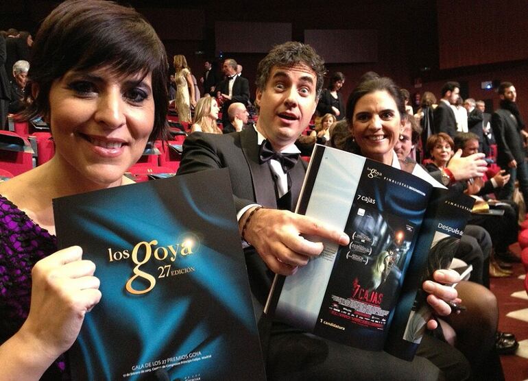 2013: Tana Schémbori, Juan Carlos Maneglia y Vicky Ramírez Jou celebran la nominación de “7 Cajas” a los premios Goya, en España.