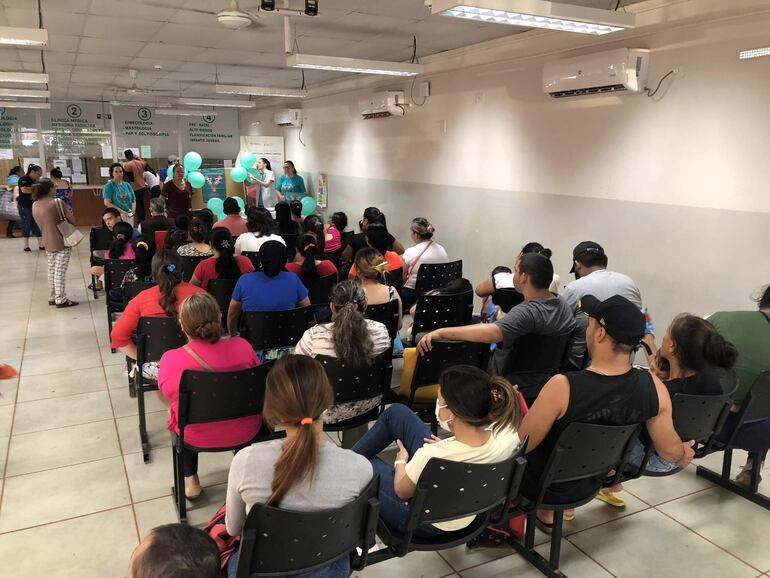 El sector de consultas médicas del Hospital Regional de Ciudad del Este recibe entre 300 a 350 pacientes por día.