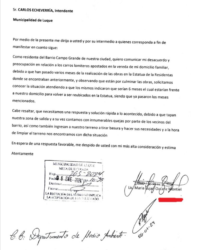 Nota enviada a la Municipalidad por Luján Ozcariz denunciando por usurpación de vereda a lomiteros.