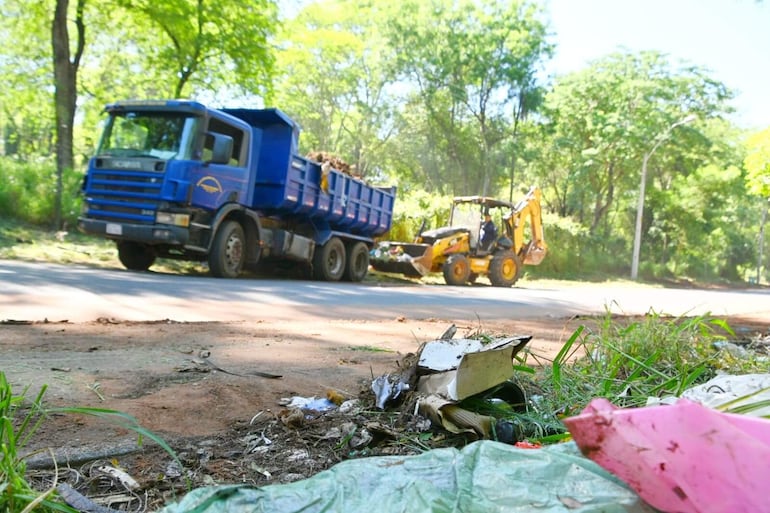 Comuna de Villa Elisa aplicará multas a propietarios de predios baldíos sucios.