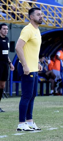 Julio César Cáceres López (44 años), director técnico del Sportivo Luqueño.