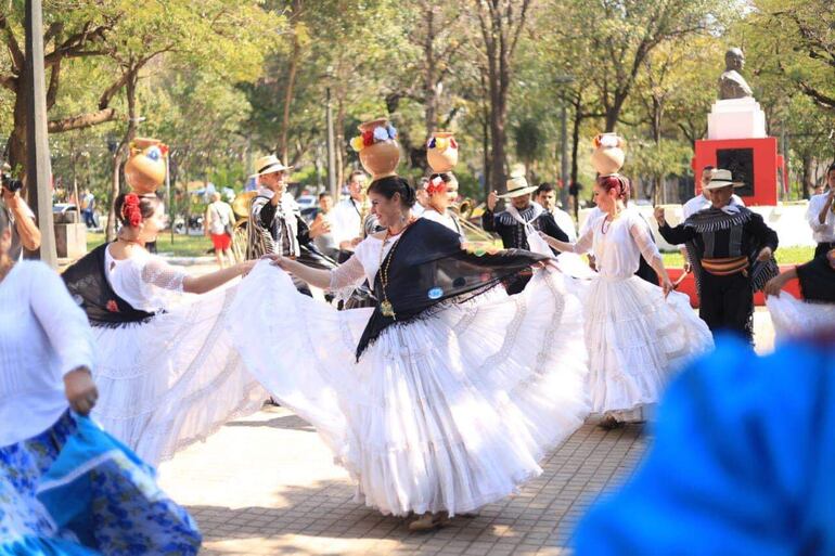 El Ballet Folclórico Municipal de Asunción amenizará el festival con las mejores danzas paraguayas.