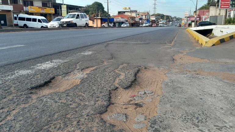 Banquina de la ruta PY01 Mcal. Francisco Solano López se encuentra en lamentable estado.