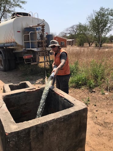 Los gobiernos locales y junto con la Secretaría de Emergencia Nacional (SEN) intensifican el acarreo de agua ya que la sequía no cede y el acueducto no funciona.