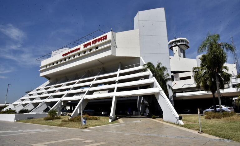 Una mujer alemana terminó falleciendo tras sufrir una descompensación en el aeropuerto Silvio Pettirossi.