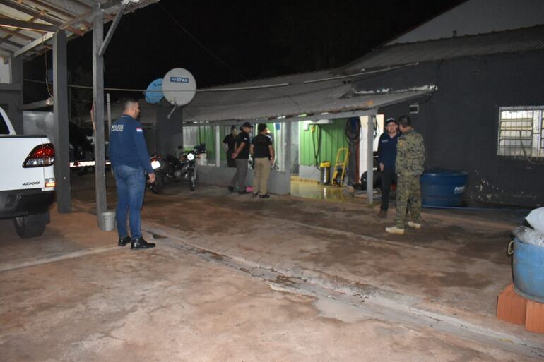 La Policía Nacional allanó una vivienda ubicada en el barrio Gral. Díaz  de Pedro Juan Caballero, departamento de Amambay tras un caso de homicidio.