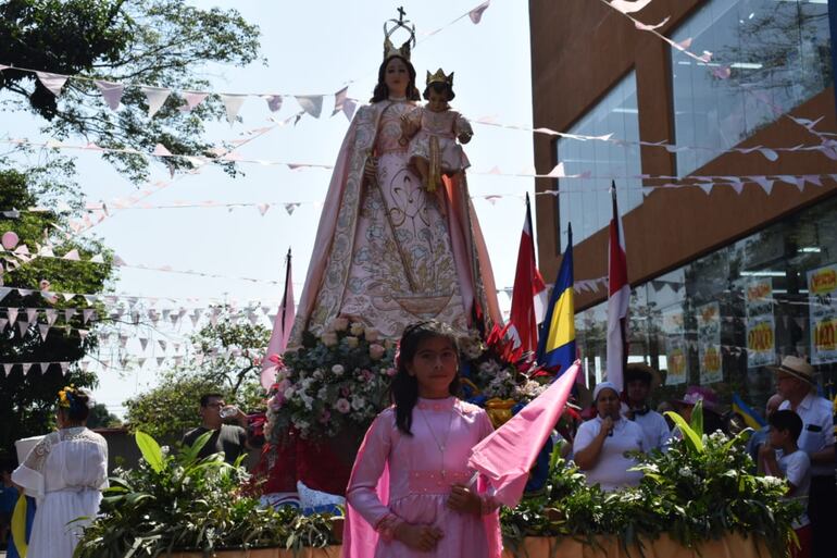 La Virgen del Rosario es la protectora de la ciudad de Luque.
