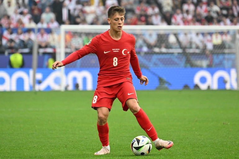 Turkey's forward #08 Arda Guler controls the ball during the UEFA Euro 2024 Group F football match between Turkey and Georgia at the BVB Stadion in Dortmund on June 18, 2024. (Photo by Alberto PIZZOLI / AFP)