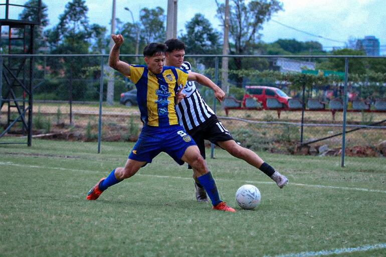 Libertad derrotó a Luqueño 2-1 y buscará el título de vice en la categoría