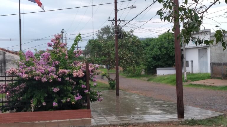 Pertinaz lluvia aplaca calor en Carapeguá.