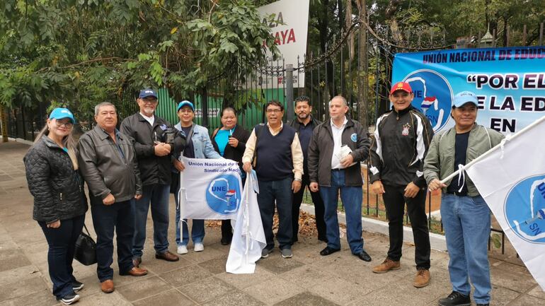 Docentes de la Unión Nacional de Educadores (UNE)