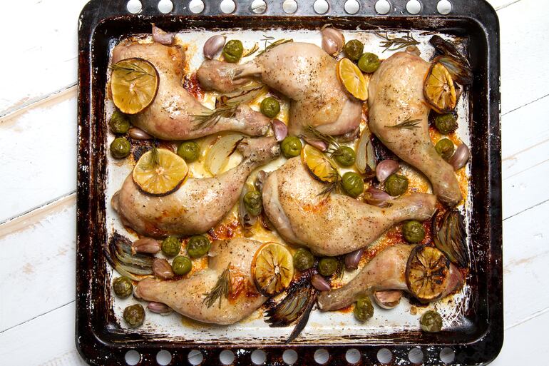 Pollo al horno con aceitunas.