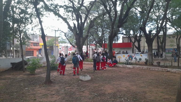 Alumnos toman el Colegio Nacional de la Capital