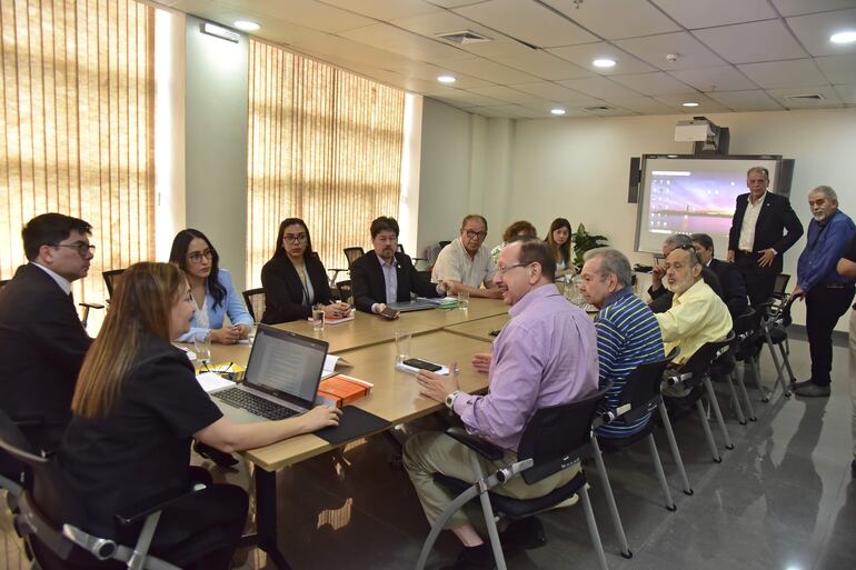 La reunión entre jubilados y autoridades del Ministerio de Trabajo se realizó en la sede de la cartera de Estado.