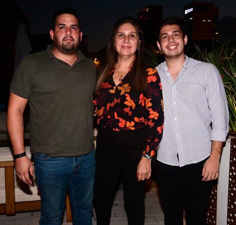 Jimmy Ponce, Romina Recalde y Mateo González. 