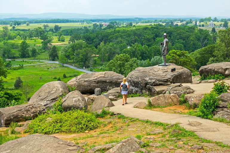 Estatua del General Gouverneur K. Warren en la pequeña cima redonda en el Valle de la Muerte Gettysburg National Civil War Battlefield Military Park Pennsylvania PA.