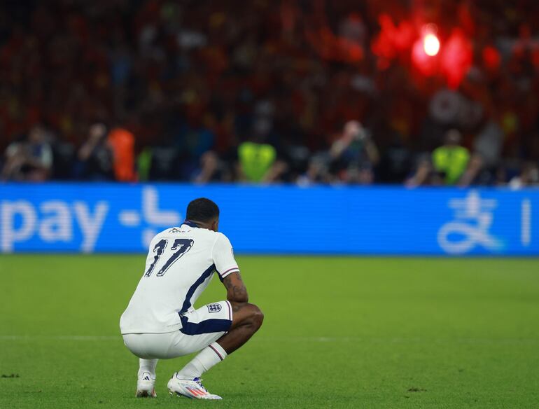 Ivan Toney, jugador de la selección de Inglaterra, lamenta la derrota contra España en la final de la Eurocopa 2024 en el estadio Olímpico, en Berlín, Alemania.  
