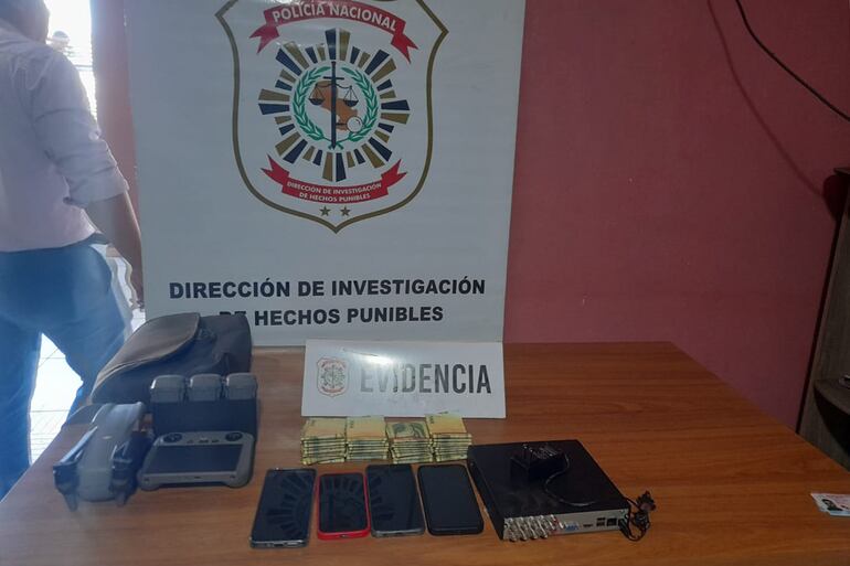 Plata, celulares y hasta un drone incautados en Katueté en el procedimiento en que cayó Giovani Zárate Jiménez.