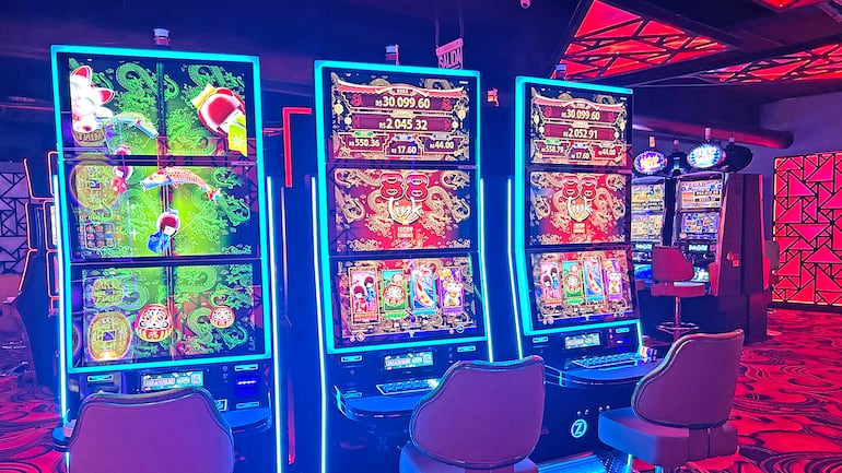 En 2018 Slots del Sol realizó una gran inversión en la remodelación del local, aumentando su capacidad a 170 slots (o tragamonedas) y 200 puestos de juegos.