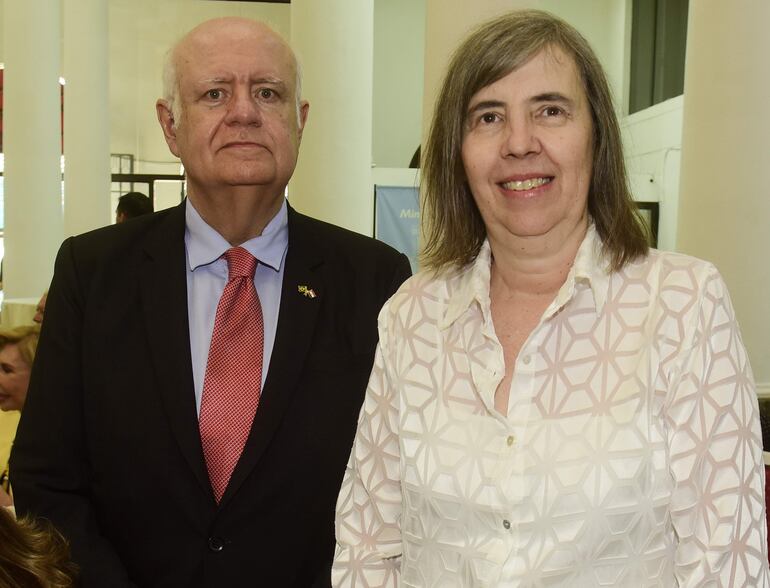 Paulo Roberto Fontoura junto a su esposa.