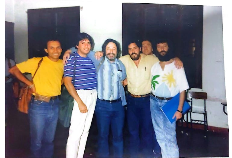 Alfredo Moffatt en Paraguay con el actor Emilio Barreto, el psicólogo Ramón Corvalán, el psicoanalista José Caballer y el ingeniero Jorge Abatte (Fuente: Lic. José Caballero).