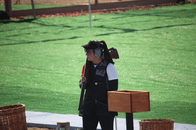 La tiradora Helena Farres (30) prosigue su competencia hoy.