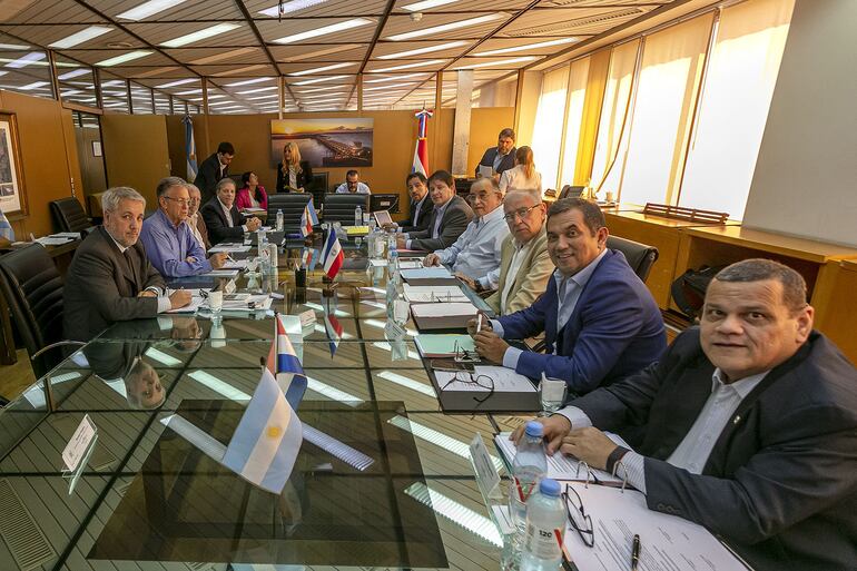 La primera reunión del Consejo de Administración de Yacyretá, en este periodo, se realizó el viernes último en Buenos Aires.