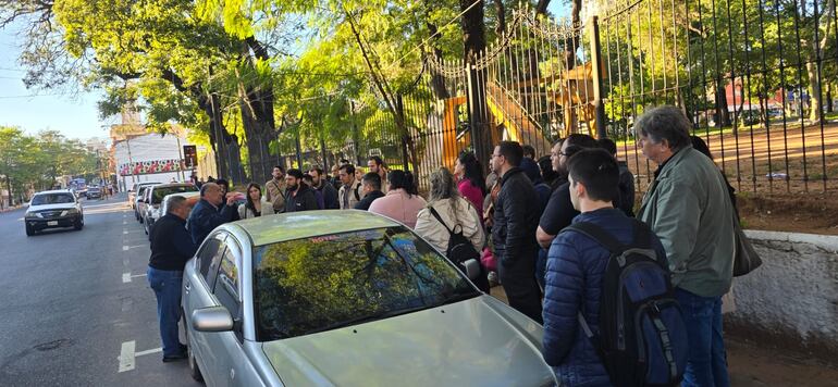 Funcionarios del Indert se encontraron con la sorpresa del cierre temporal de sus oficinas.