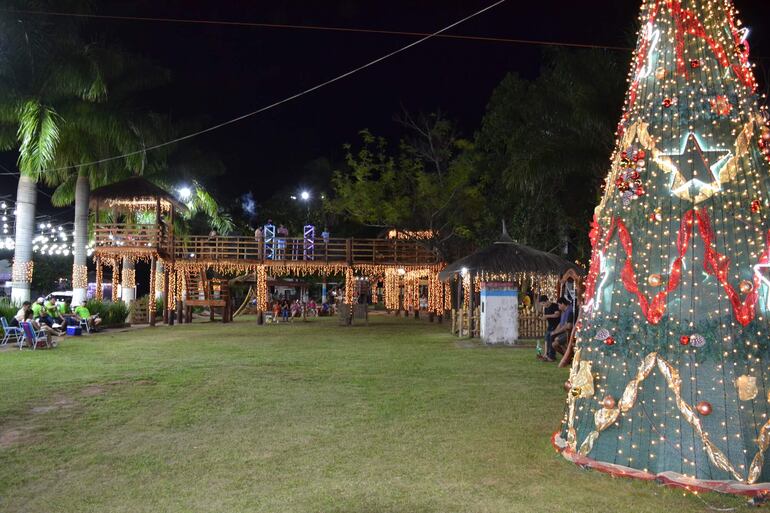 La plaza de Gral. Morínigo. En el predio se asentaba la vivienda de la déspota Ña Taní y hoy está convertido en un atractivo turístico de Caazapá. Hay hasta un pozo de los deseos.