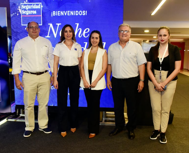 Diego Lovera, Natalia Báez, Belén Ojeda, Jorge Galeano y Larissa Ortellado.