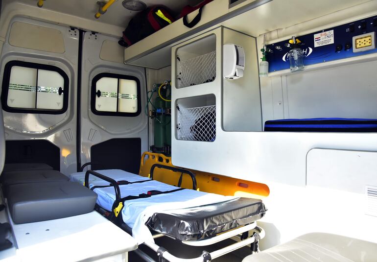 Interior de una ambulancia de IPS. 