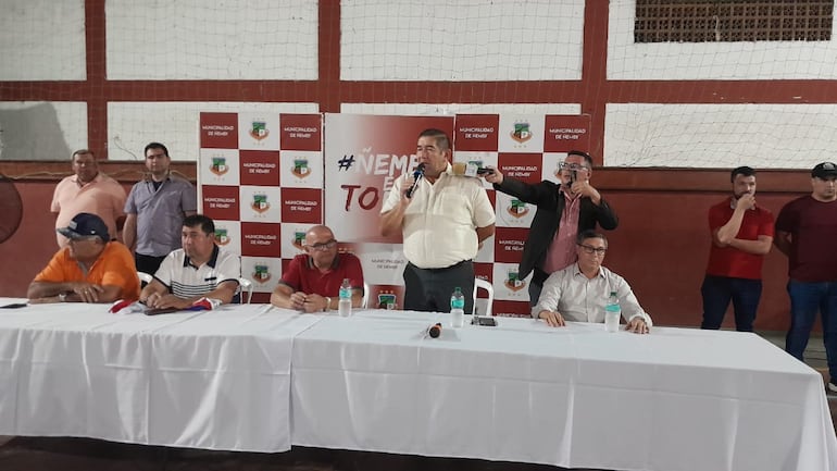 El presidente del Indi se reunió con los pobladores de Ñemby en tinglado municipal.