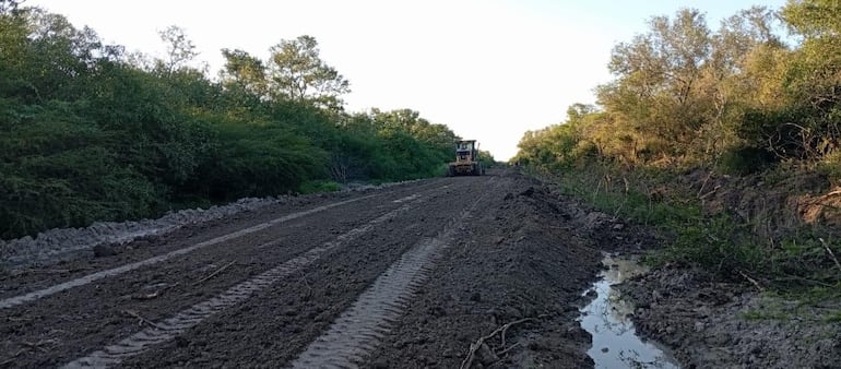 Tras denuncia de indígenas Ishir, reparan caminos y evitan aislamiento en Bahía Negra