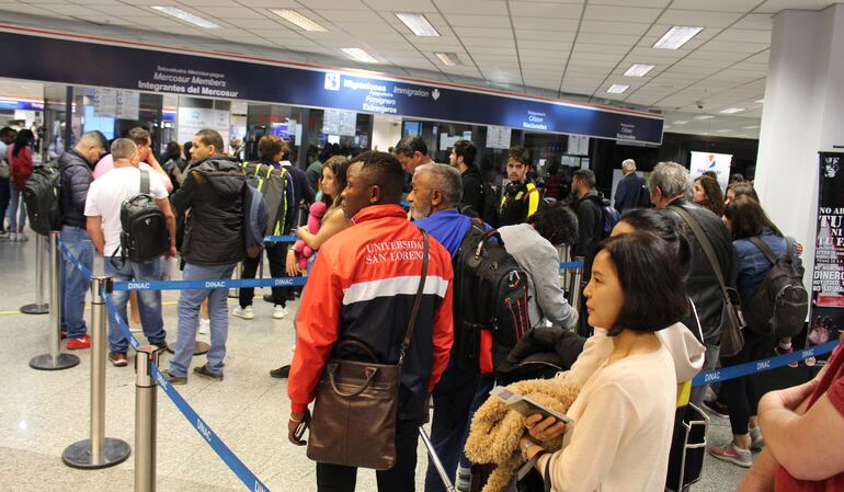 Los controles se realizan en el aeropuerto Silvio Pettirossi (foto ilustrativa).