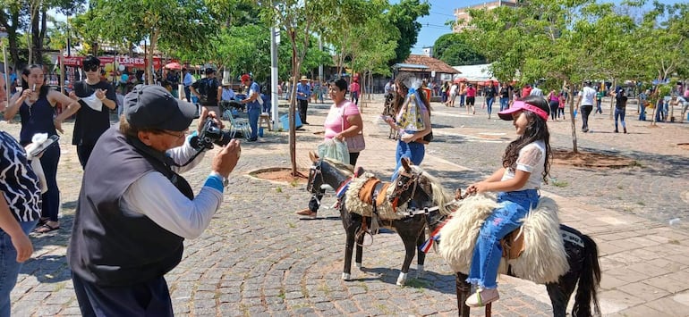  La foto para el recuerdo de la visita a la Basílica Nuestra Señora de los Milagros de Caacupé.
