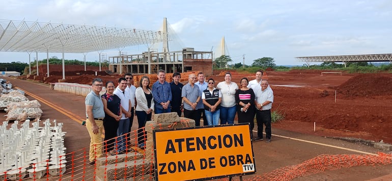 Los miembros del Codetri en la zona de las obras complementarias del Puente de la Integración.