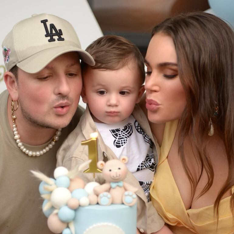 Stephi Stegman y Pablo Mejía celebraron el primer año de su hijo Bruno.